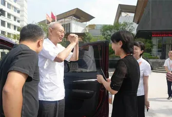 重庆前首富，住进养老院2