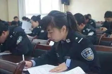 宇宙的尽头是考公,考公的尽头是加班2