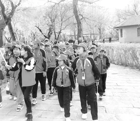 用延安精神 育民族英才
