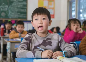 巧借抓手教寓言