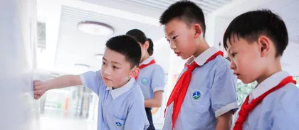 历史课上的同伴互学活动