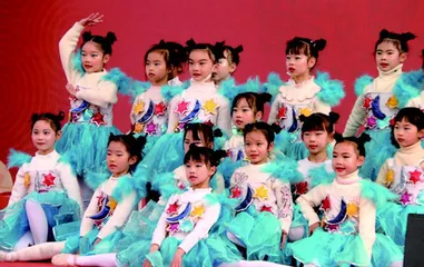 “百花课程”助推教师队伍建设