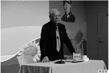 雷锋唱响英雄曲