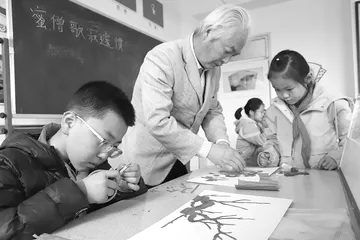 用美育打好人生“底色”