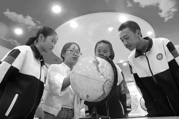 用“铁人精神”激发办好人民满意教育的动力