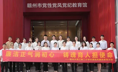 “三领”党建引领学校融合发展