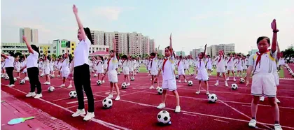 在阳光体育中快乐成长