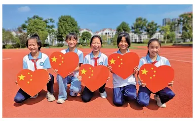 富华山下旗帜红