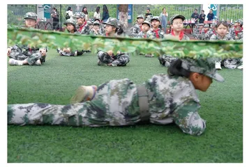 石阳小学：国防教育淬炼“向阳小兵”
