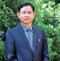 江西省优秀教师,南昌市红谷滩区腾龙学校党支部书记、校长