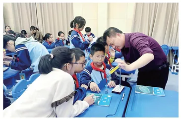 创新科学教育    点亮智慧未来