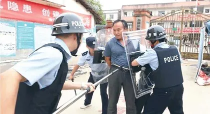 践行“两个至上”理念铸就校园安全“钢铁长城”