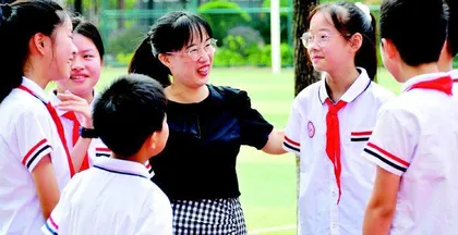 知识育人　情怀育心