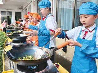以劳育人以劳润心