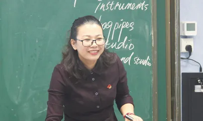 教书育人绽芳华 