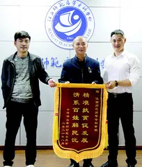 一心向党坚如磐