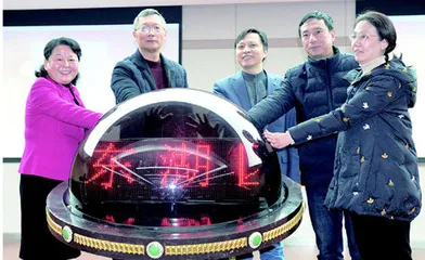 潮涌东湖千帆竞