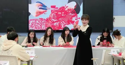 统筹推进课程思政建设走深见效