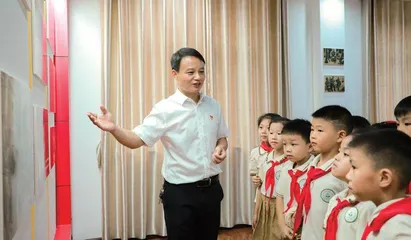 丹心热血育杜鹃  