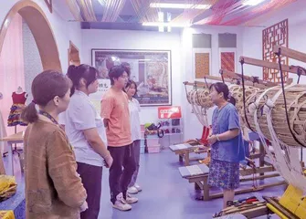 “思政小课堂”融入“校园大课堂”
