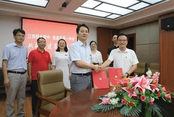在建强管理体系中提升治校能力