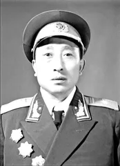吴继春:烽火硝烟沐巾帼1