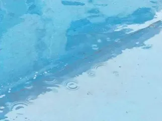 小雨点“吹泡泡” 
