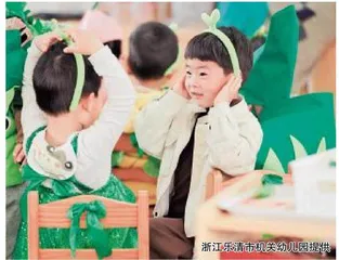 当孩子 扮成小狗找我玩