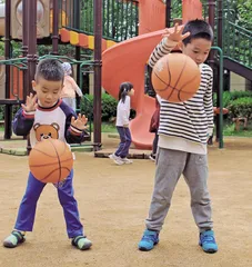 莫以关爱之名捆住孩子的手脚