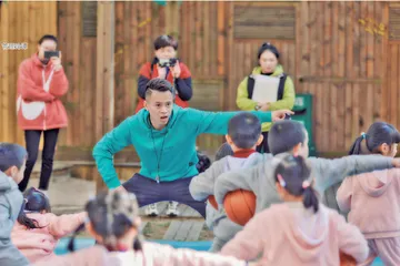 因人施策 稳定教师队伍