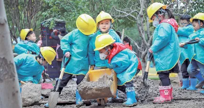 在幼儿园里挖一条曹娥江