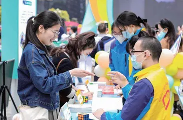 架起沟通桥梁：审思国家通用手语推广现状