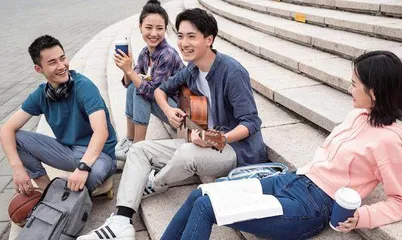 借鉴国际经验，探索大学生社会化新路径