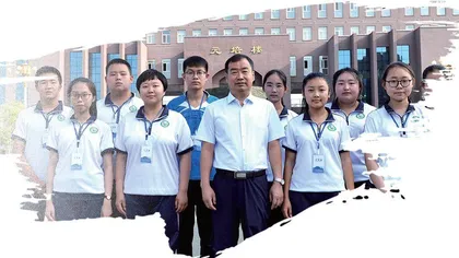 杨子林：一石三宝，扎根兴安映山红