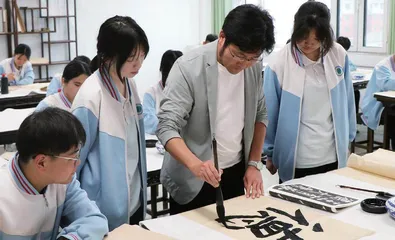 凝“新”聚力抓教改，“课”不容缓育新人