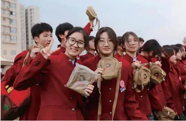 在“移动的思政课堂”里筑牢学生强国信仰