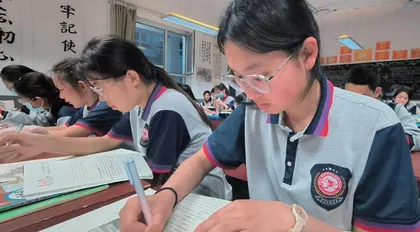 坚定文化自信 培育时代新人