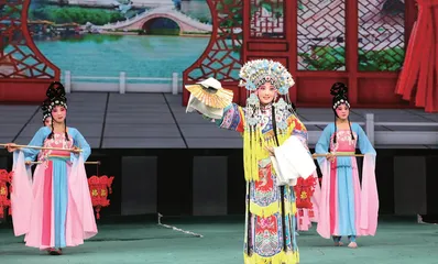 构建“一体两翼三层四维”的大思政育人模式  