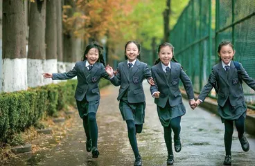 生活美育观下，校服何为