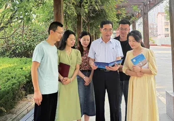 以评促教，优化教师专业发展路径