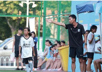 李乾佑：以足球为壤，在村小建起一支“梦之队”