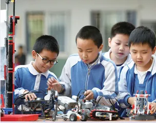 看见师生点点微光，汇聚集团远航力量