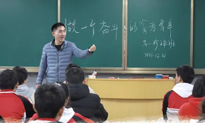 党的二十大代表、贵州省望谟县实验高中副校长刘秀祥——站在乡村娃身后，给他们力量 