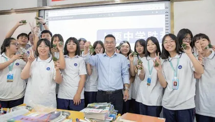 推动教育信息化，加快转变高中育人方式