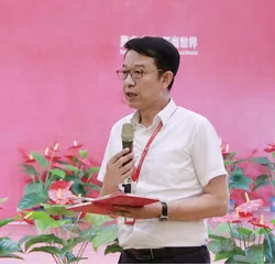 何刚：高个子校长的“高效益思维”