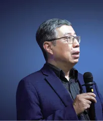 青年学子要到前沿去解决“卡脖子”问题 