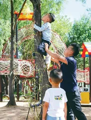 做“野”性十足的孩子王