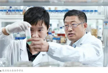 应鼓励创新人才培养走出教室