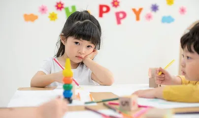 滋生“讨好”的家庭有一种病