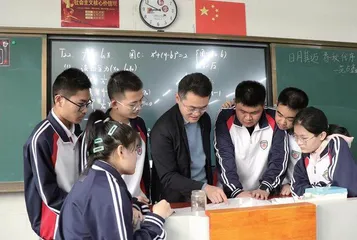 以层级化模式促拔尖创新人才培养